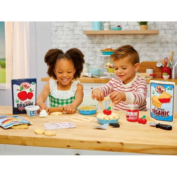 Little Tikes Creative Chefs Pie Kit with Make-It Mix Play Sand, 22 Accessories - Picture 4 of 5